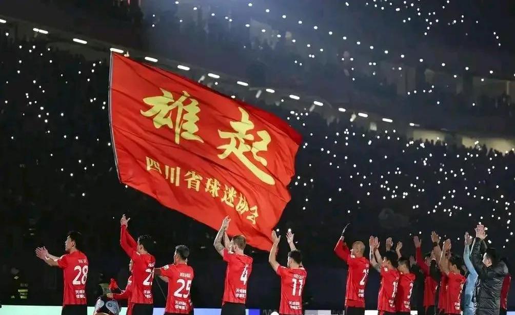 意大利女足新星崭露头角，深入赛场取得胜利 